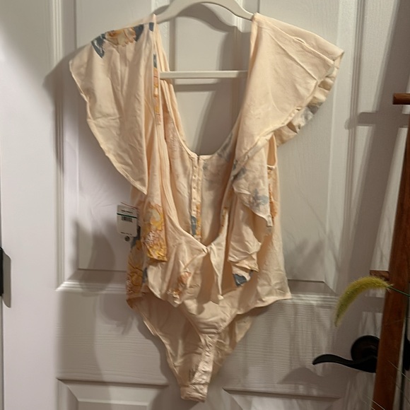 Free People Women’s Bodysuit w/Button Front & Ruffle Detail NWT, Large - Picture 10 of 16